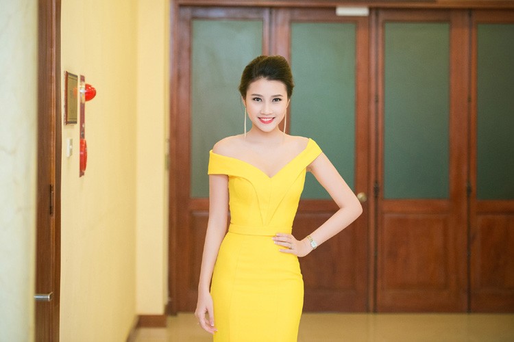 Top 5 HHVN Thanh Tu xinh dep di lam giam khao-Hinh-10